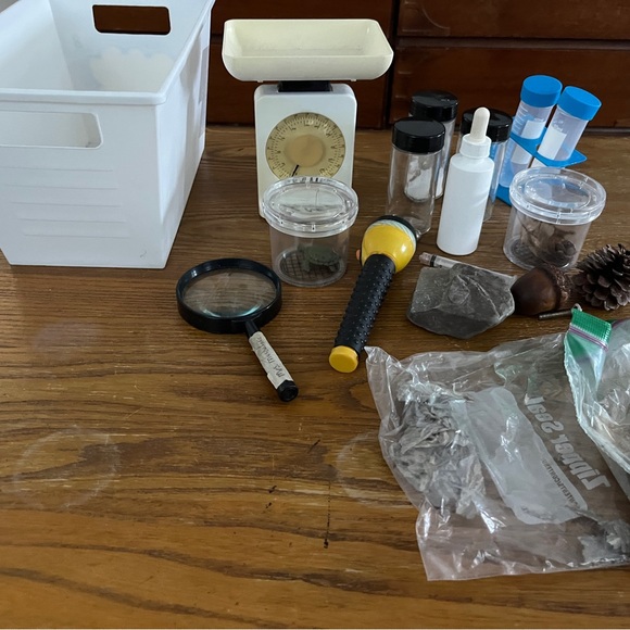 Science Experiment Kit with Tools and Container - Picture 3 of 9